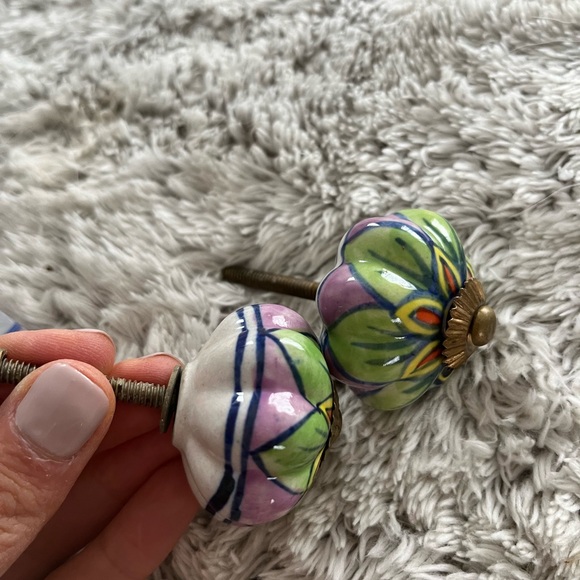 Two hand painted door knobs. - Picture 6 of 8